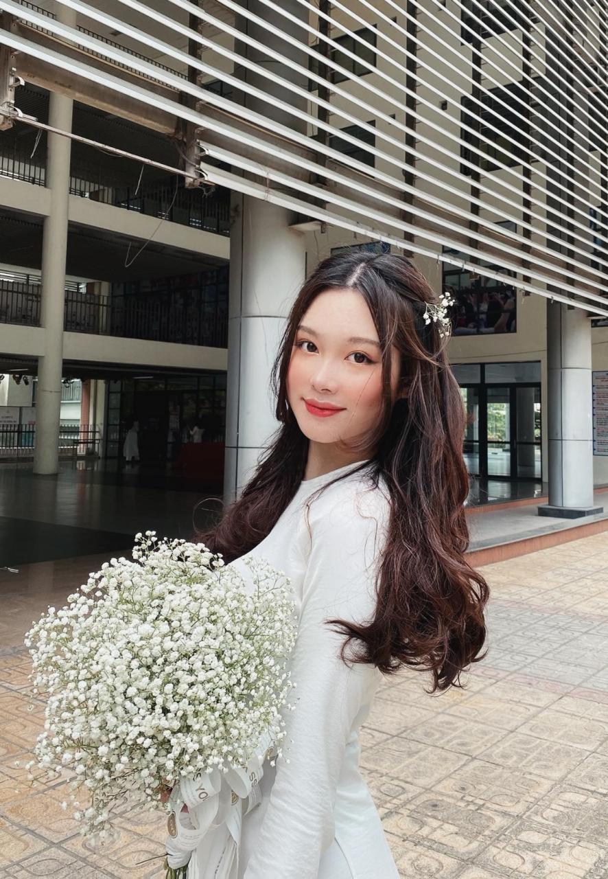 Trần Hà Linh vừa đẹp vừa giỏi vẫn bị áp lực đồng trang lứa