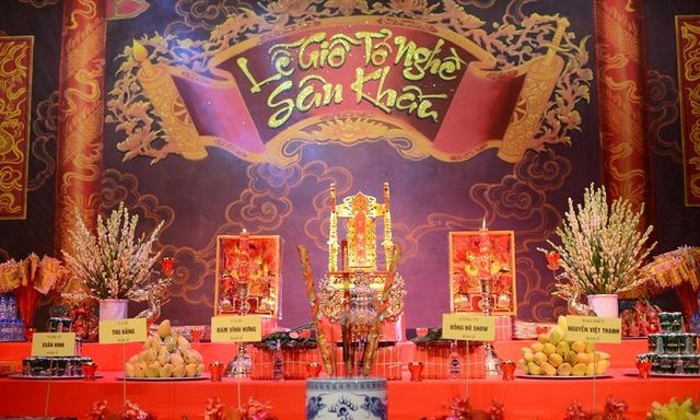 Nghệ sĩ Việt rộn ràng ngày Lễ giỗ Tổ nghề sân khấu