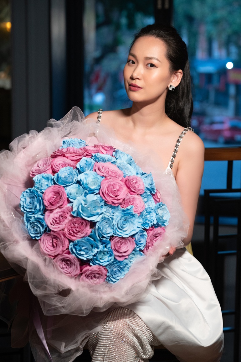 Tống Diệu Hằng từ fashionista thành giám tuyển tranh