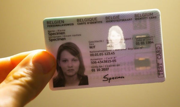 the-can-cuoc-gan-chip-1 Mẫu e-ID của Bỉ. Ảnh: Brussel Times.